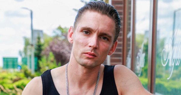 Czegoś takiego jeszcze nie było. Filip Gurłacz pokazał swój talent wokalny. Wyciekło wideo