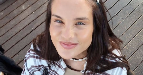 Karolina GIlon eksponuje figurę w kusym stroju. Pochwaliła się formą cztery miesiące po porodzie