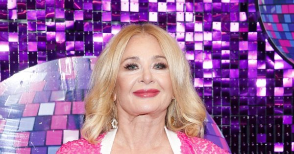 Majka Jeżowska w stylóweczce Barbie kusi i rozpala. Wygładzone lico nie zdradza jej wieku