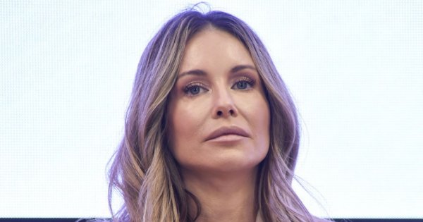 Małgorzata Rozenek wystroiła się w firankę i świeci majtkami. Jej zdaniem to perfekcyjna stylóweczka [wideo]