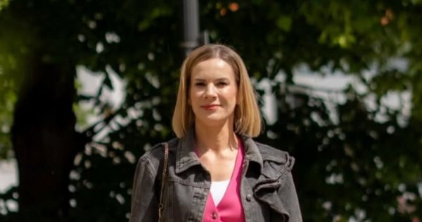 Marta od Karola w wiśniowym kompleciku miała zadać szyku. Różowa bluzka i niezgrabne buty zniszczyły wszystko