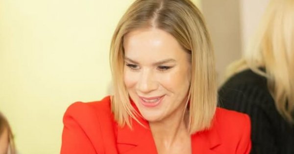 Marta od Karolka zaszalała z czerwienią. W tej kreacji dobitnie wyeksponowała przód