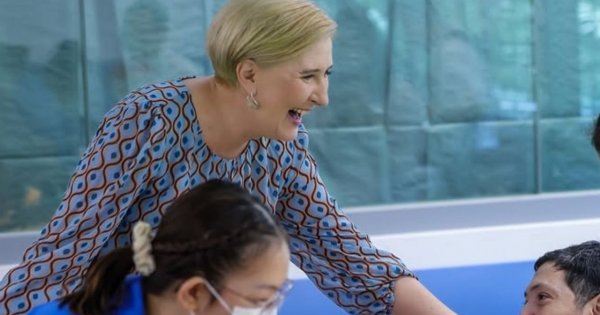 Agata od Andrzeja zagrała nóżką w Czarnogórze. W tym kompleciku wyeksponowała atuty sylwetki
