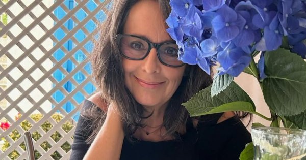 Anna Korcz gra nóżką w krótkiej mini na luksusowym jachcie. Tak odpoczywa aktorka