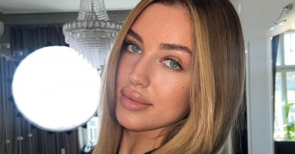Caroline Derpieński zrzuciła fatałaszki i zapozowała nad basenem w jednym z najdroższych hoteli świata
