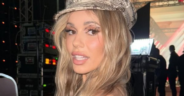 Doda w mini z rzemyków i w mega obcisłym topie bez stanika. Niewiele zasłania, a fani porównują ją do Britney Spears