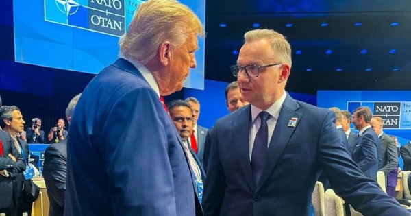 Ustępujący Andrzej spotkał się z amerykańskim Donkiem. Ostatnie zdjęcie "przyjaciół" wywołało falę memów