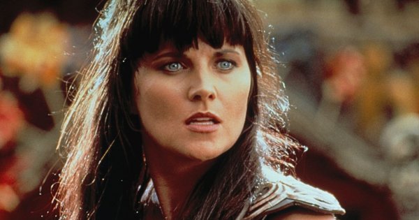 Lucy Lawless – wojowniczka nie tylko na ekranie, ale i w życiu. Choć dziś jest blondynką, to wciąż ma ten sam błysk w oku