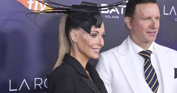 Małgorzata Rozenek jak z rodziny Addamsów na czerwonym dywanie. Był i Radziu, zadał szyku niczym Gomez
