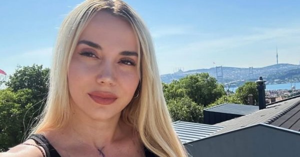 Marianna eksponuje nowy przód w dekolcie do pępka. "Wasze życie, wasz wybór"