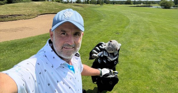Michał Probierz pozdrawia z pola golfowego dzień po dymisji. Jedno zdjęcie wywołało zalew memów