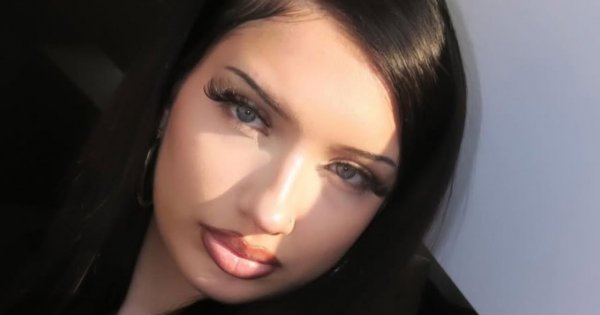17-letnia Viki Gabor w krótkiej mini polewa się wodą na scenie. Fani rozjuszeni: "Przecież to jeszcze dziecko" [wideo]