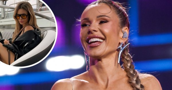 Doda wdzięczy się na jachcie w kusej mini, z której zaraz coś wyleci. Nie pozostawiła wiele wyobraźni