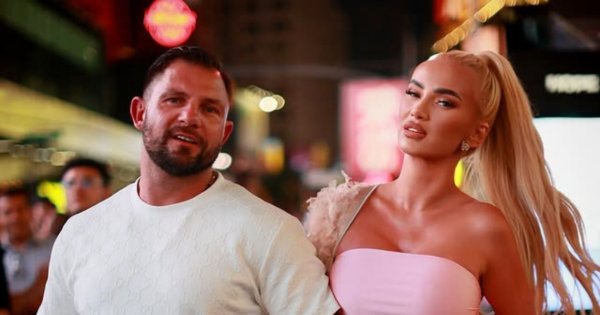 Izabela Macudzińska wskoczyła w za małe bikini. Ciuszek nie mieści jej pokaźnych kształtów