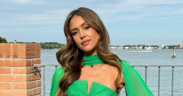 Jessica Alba pochwaliła się córką. Zdaniem niektórych 17-latka wygląda starzej od znanej mamy