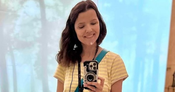 Joanna Jabłczyńska nie pozostawiła wiele wyobraźni. Pluskała się w kusym stroju, eksponując wielki dekolt