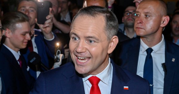 Karol Nawrocki ruszył na dziennikarza TVN24. Internauci: "Kibolskie nawyki!" [wideo]