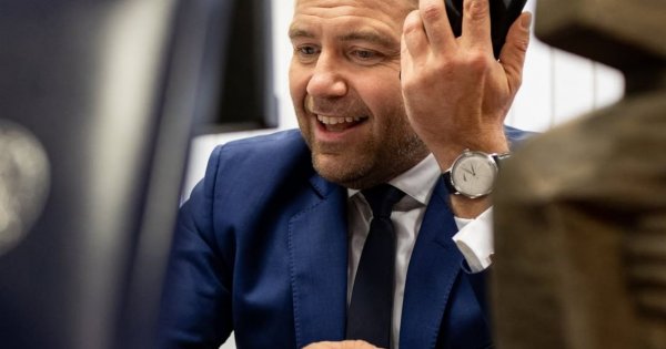 Majątek Karola Nawrockiego wciąż tajny. Jeden podpis i wszystko będzie jasne. Czego się boi?