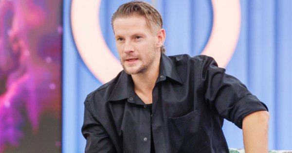 Sebastian Fabijański pojechał nad Bałtyk z synem. Na rozkosznych kadrach aktor pręży muskuły i przytula chłopca. Fani rozczuleni