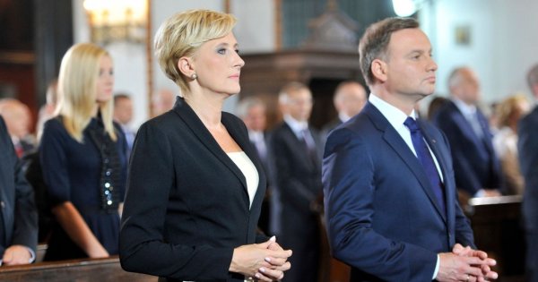 Agata 10 lat temu na zaprzysiężenie Andrzeja wskoczyła w szkolny mundurek. Nie do wiary, jak wtedy się ubrała