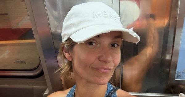 Roznegliżowana Joanna Koroniewska bez żenady porównuje biusty i chwali się swoim rozmiarem [wideo]