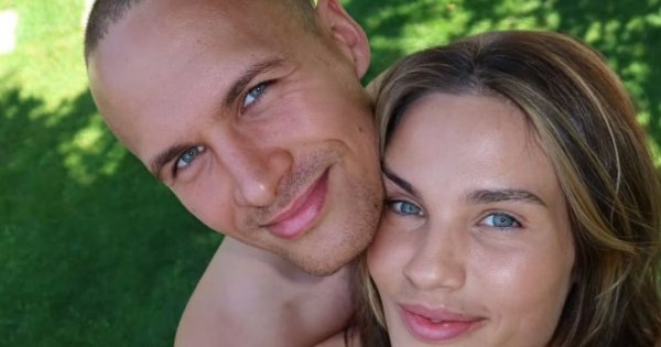 Karolina Gilon pręży się przed obiektywem w kusym opalaczu. Ktoś pisze: "To już przegięcie" [zdjęcie]