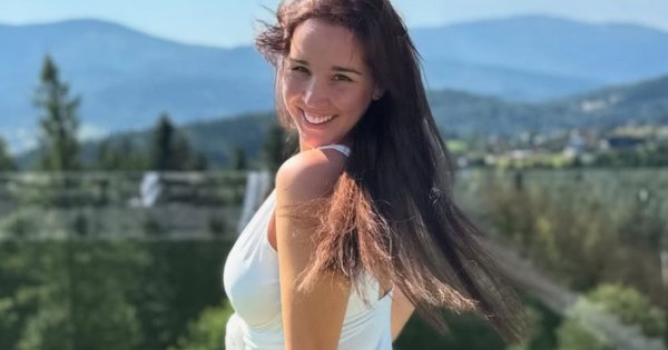 Lil Masti wraca do korzeni? Pręży się w kusym stroju kąpielowym na tle gór