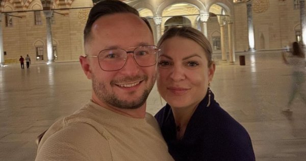 Narożna w samym bikini śmieje się jesieni w twarz. Te zdjęcia z ukochanym z Chorwacji to ogień