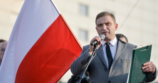 Koniec telewizji Bąkiewicza. Sąd ogłosił likwidację. Zamiast narodowców... stacja z Meksyku!