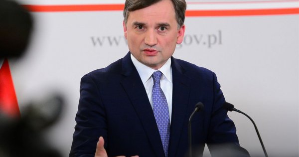 Ziobro oficjalnie uziemiony. Paszport unieważniony. Szef MSWiA triumfuje: "Nikt nie ucieknie"