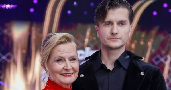 71-letnia Barbara Bursztynowicz zagrała nóżką w kusej mini. Na czerwonym dywanie wygląda jak nastolatka