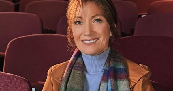 74-letnia Jane Seymour w kostiumie kąpielowym zwala z nóg. Jej serialowy mąż nie wytrzymał. Ten komentarz mówi wszystko
