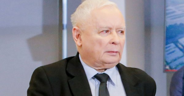 Jarosław Kaczyński nie może wrócić do domu. Zamiast luksusów, czarna folia i rury do gruzu. Smutny widok na Żoliborzu