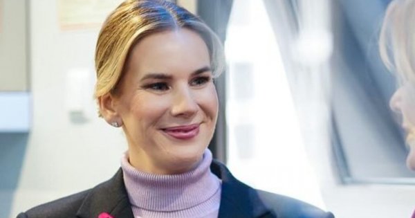 Marta Nawrocka niczym landryneczka. Zrzuciła sztywny mundurek i wprawia w osłupienie [zdjęcie]