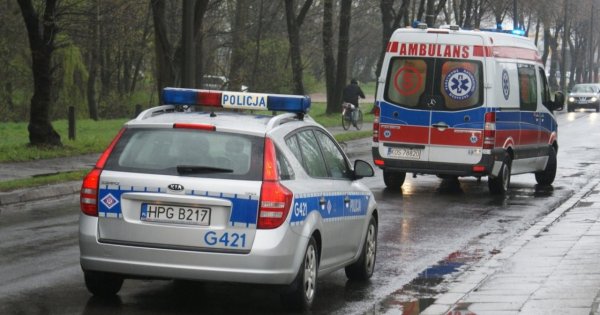 Tragiczny wypadek w lesie. Ciągnik przewrócił się podczas wycinki. 10-latek trafił do szpitala