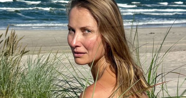 Joanna Moro zrzuciła wszystko na plaży. Ludzie w kurtkach, a ona rozgogolona do wody. „To jest szczęście”