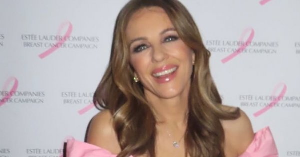 60-letnia Elizabeth Hurley wdzięczy się w negliżu. Figury może jej pozazdrościć niejedna 20-latka