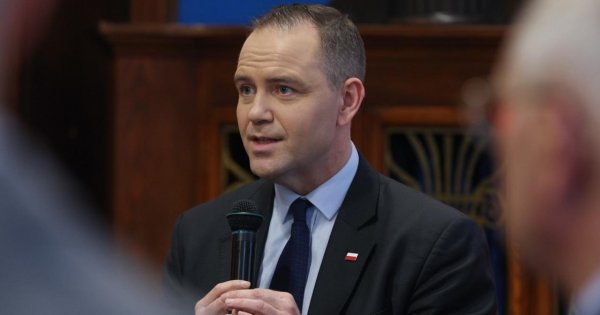 Szokujące kulisy spotkania w Pałacu. Karol Nawrocki ostentacyjnie żuł sn.sy i śmiał się szefom służb w twarz.