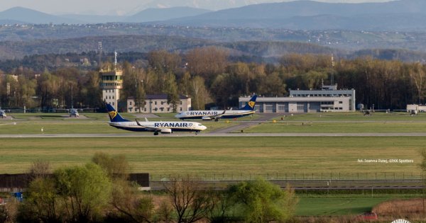 Horror na niebie nad Krakowem! Samoloty krążyły bez końca, pasażerowie zamarli z przerażenia. Wiemy, co się stało