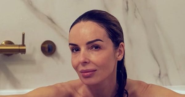 Agnieszka Włodarczyk w stroju Ewy pręży się w wannie. Towarzyszył jej wyjątkowy gość, a fani oniemieli [zdjęcia]