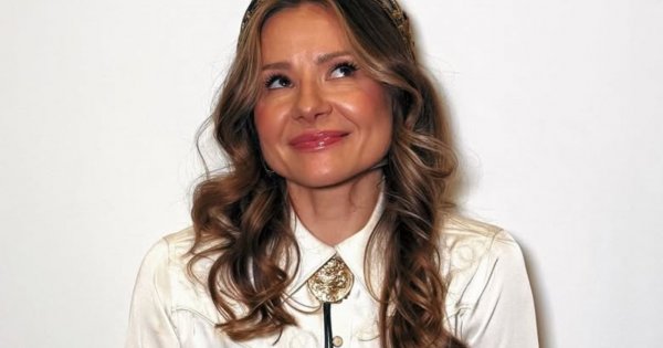 Anna Karwan odsłoniła niemal wszystko w mikroskopijnym opalaczu. Na rajskiej plaży kusi zebranych [zdjęcia]