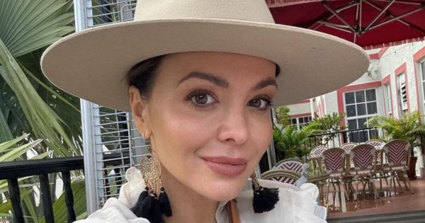 Szalenie szczupła Anna Wendzikowska pręży się w wyciętym opalaczu w Miami. Fani martwią się tą metamorfozą