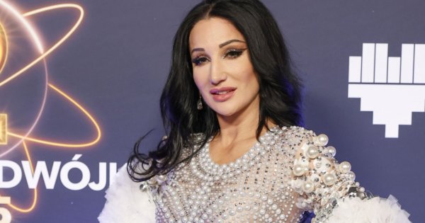 Rozgogolona Justyna Steczkowska odsłoniła rzić w kusym wdzianku. Tak odważnie dawno nie było