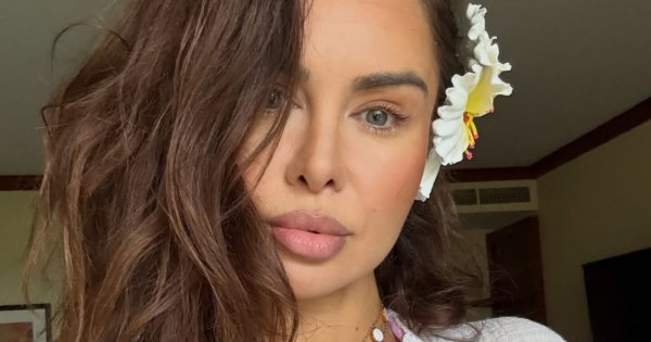 Natalia Siwiec pręży rozgogolone ciało na jachcie. Ten drapieżny szczegół na żebrach odbiera mowę [zdjęcie]