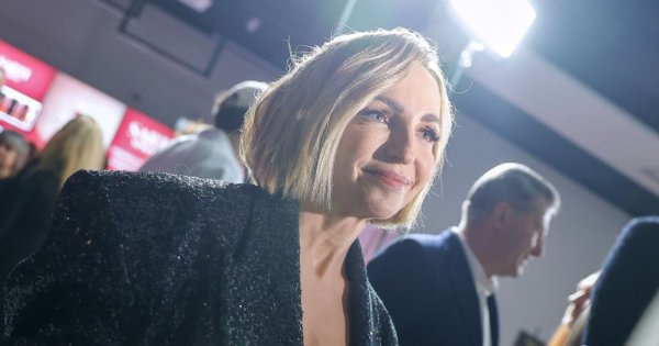 45-letnia Ania Wyszkoni zapomniała spodni na galę Empiku? Gra nóżką w niebotycznie wysokich obcasach [zdjęcia]
