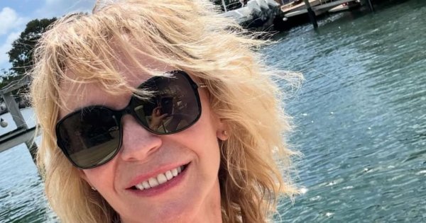 57-letnia Beata Ścibakówna w skąpym opalaczu pręży się na jachcie w Miami. Fani patrzą tylko na jedno [zdjęcia]