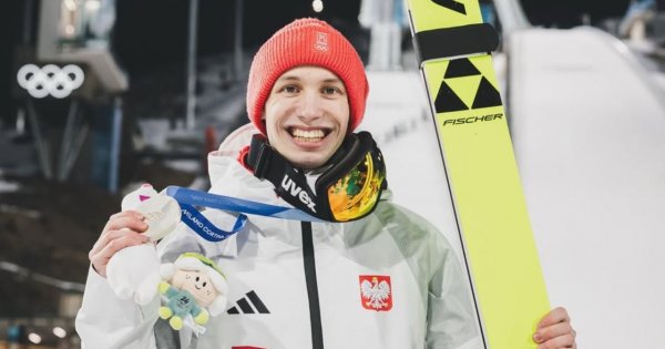 Skandal na igrzyskach w Mediolanie. Sportowcy zdobywają medale, a te... rozpadają się w dłoniach. "Wstyd na cały świat" [zdjęcia]