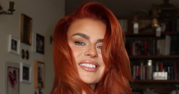 Natasza Urbańska wślizgnęła się w kuse bikini. Wycięcia odsłaniają zakamarki jej boskiego ciała [zdjęcia]