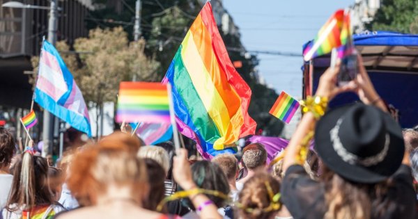 Groziło im więzienie i potężne kary! Nowy premier Węgier uwalnia społeczność LGBT z rąk Orbana