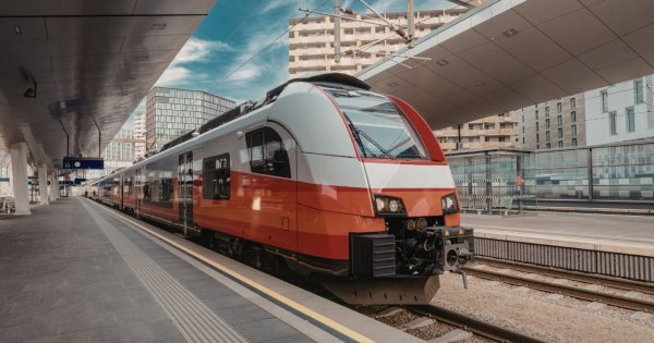 Pociąg "Nieśpieszny" to nie żart. PKP Intercity przywraca lata 80. na tory i to z rozmachem [lista połączeń]